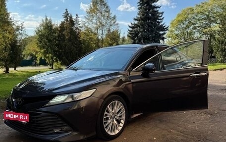 Toyota Camry, 2019 год, 2 300 000 рублей, 6 фотография