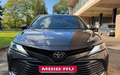 Toyota Camry, 2019 год, 2 300 000 рублей, 4 фотография