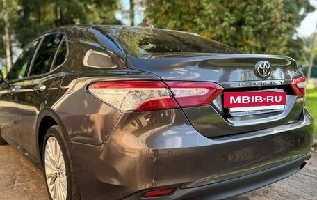 Toyota Camry, 2019 год, 2 300 000 рублей, 11 фотография