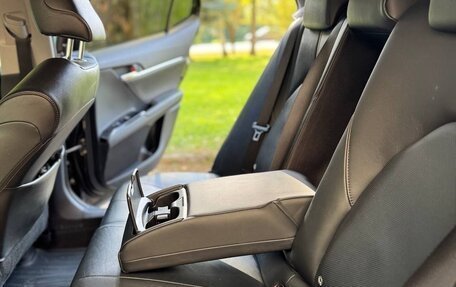 Toyota Camry, 2019 год, 2 300 000 рублей, 15 фотография