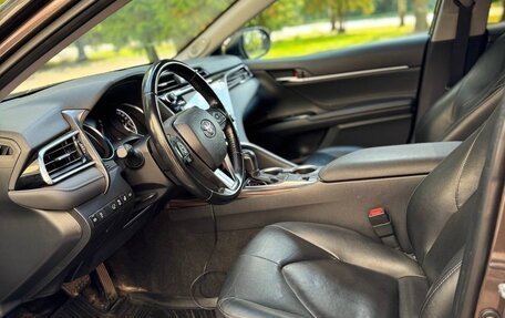 Toyota Camry, 2019 год, 2 300 000 рублей, 26 фотография