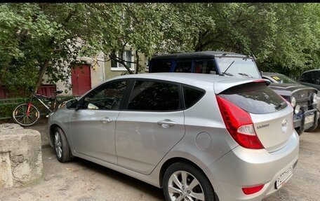 Hyundai Solaris II рестайлинг, 2013 год, 799 999 рублей, 3 фотография