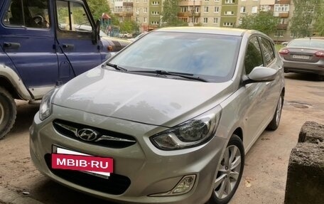 Hyundai Solaris II рестайлинг, 2013 год, 799 999 рублей, 2 фотография