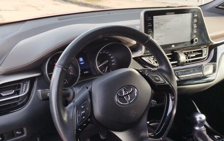 Toyota C-HR I рестайлинг, 2019 год, 2 580 000 рублей, 7 фотография