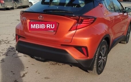 Toyota C-HR I рестайлинг, 2019 год, 2 580 000 рублей, 4 фотография