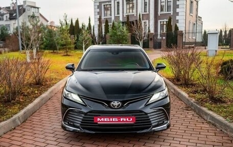 Toyota Camry, 2023 год, 3 600 000 рублей, 2 фотография