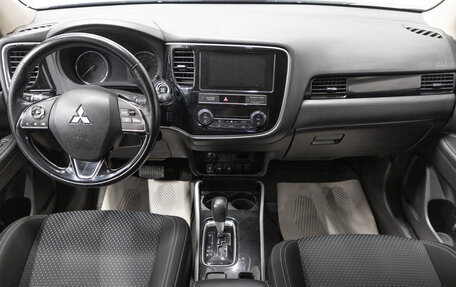 Mitsubishi Outlander III рестайлинг 3, 2019 год, 2 199 000 рублей, 11 фотография