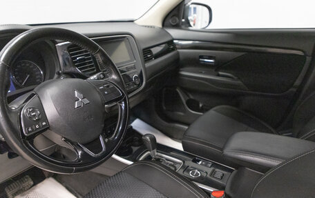 Mitsubishi Outlander III рестайлинг 3, 2019 год, 2 199 000 рублей, 9 фотография