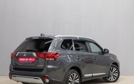 Mitsubishi Outlander III рестайлинг 3, 2019 год, 2 199 000 рублей, 7 фотография