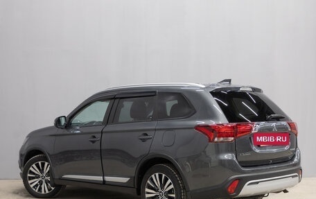 Mitsubishi Outlander III рестайлинг 3, 2019 год, 2 199 000 рублей, 5 фотография