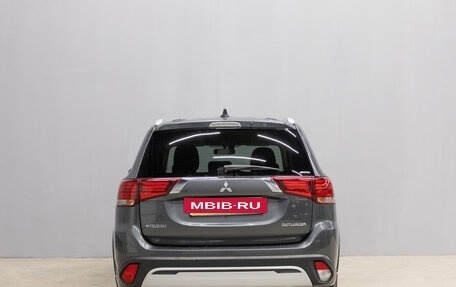 Mitsubishi Outlander III рестайлинг 3, 2019 год, 2 199 000 рублей, 6 фотография