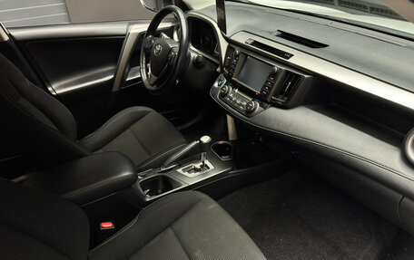 Toyota RAV4, 2017 год, 2 350 000 рублей, 10 фотография