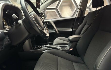 Toyota RAV4, 2017 год, 2 350 000 рублей, 13 фотография