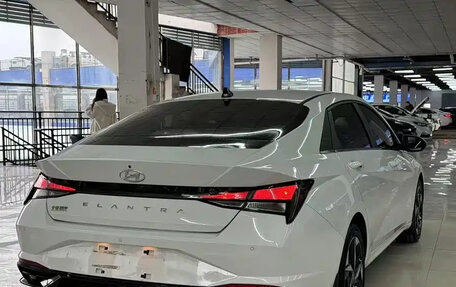 Hyundai Elantra, 2022 год, 1 350 000 рублей, 12 фотография