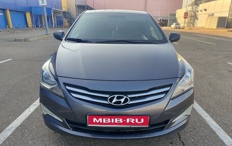 Hyundai Solaris II рестайлинг, 2015 год, 1 100 000 рублей, 1 фотография