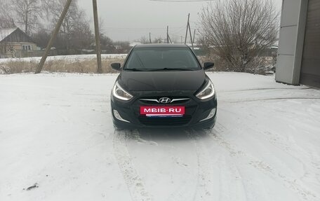 Hyundai Solaris II рестайлинг, 2013 год, 850 000 рублей, 3 фотография