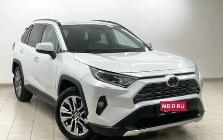 Toyota RAV4, 2021 год, 4 400 000 рублей, 3 фотография