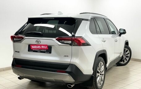 Toyota RAV4, 2021 год, 4 400 000 рублей, 4 фотография