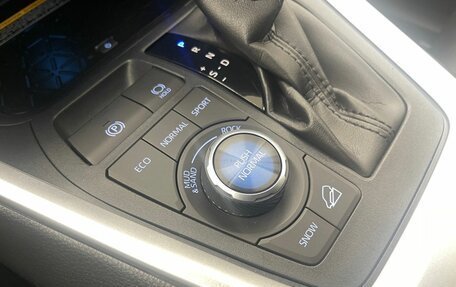 Toyota RAV4, 2021 год, 4 400 000 рублей, 17 фотография