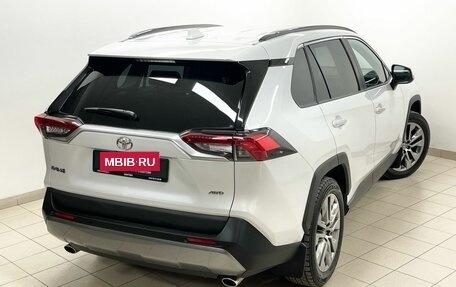 Toyota RAV4, 2021 год, 4 400 000 рублей, 9 фотография