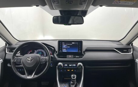 Toyota RAV4, 2021 год, 4 400 000 рублей, 21 фотография