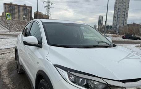 Honda Vezel, 2021 год, 1 650 000 рублей, 2 фотография