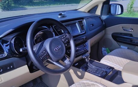 KIA Carnival III, 2017 год, 2 500 000 рублей, 7 фотография