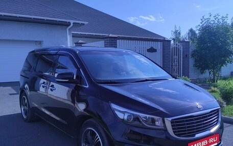 KIA Carnival III, 2017 год, 2 500 000 рублей, 5 фотография