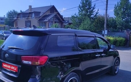 KIA Carnival III, 2017 год, 2 500 000 рублей, 3 фотография