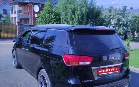 KIA Carnival III, 2017 год, 2 500 000 рублей, 4 фотография