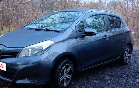 Toyota Vitz, 2013 год, 650 000 рублей, 3 фотография