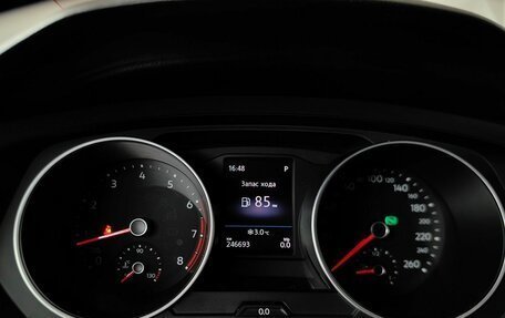 Volkswagen Tiguan II, 2018 год, 1 893 000 рублей, 17 фотография