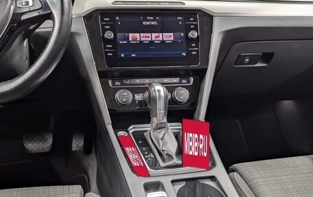 Volkswagen Passat B8 рестайлинг, 2019 год, 2 250 000 рублей, 19 фотография