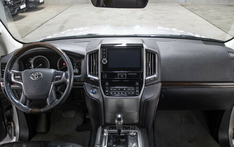 Toyota Land Cruiser 200, 2015 год, 4 998 000 рублей, 14 фотография