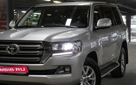 Toyota Land Cruiser 200, 2015 год, 4 998 000 рублей, 23 фотография