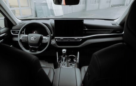 Toyota Highlander, 2025 год, 6 490 000 рублей, 24 фотография