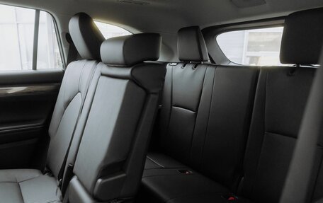 Toyota Highlander, 2025 год, 6 490 000 рублей, 27 фотография