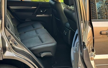 Mitsubishi Pajero IV, 2014 год, 3 650 000 рублей, 16 фотография