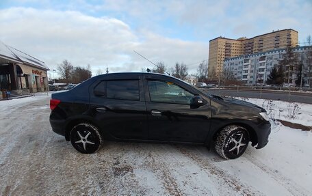 Renault Logan II, 2018 год, 800 000 рублей, 6 фотография