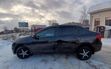 Renault Logan II, 2018 год, 800 000 рублей, 2 фотография