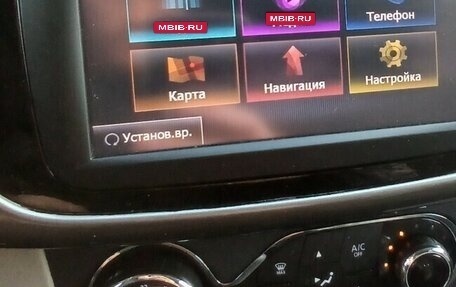 Renault Logan II, 2018 год, 800 000 рублей, 18 фотография