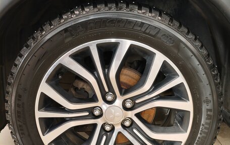 Mitsubishi Outlander III рестайлинг 3, 2018 год, 2 450 000 рублей, 11 фотография