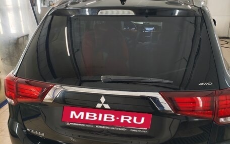 Mitsubishi Outlander III рестайлинг 3, 2018 год, 2 450 000 рублей, 4 фотография
