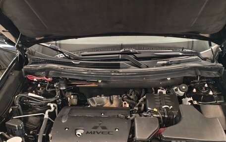 Mitsubishi Outlander III рестайлинг 3, 2018 год, 2 450 000 рублей, 10 фотография