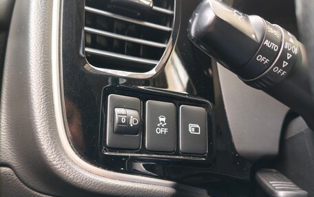 Mitsubishi Outlander III рестайлинг 3, 2018 год, 2 450 000 рублей, 24 фотография