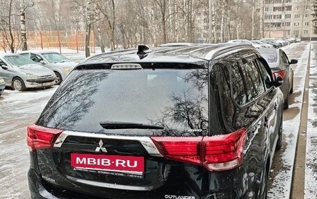 Mitsubishi Outlander III рестайлинг 3, 2018 год, 2 450 000 рублей, 17 фотография
