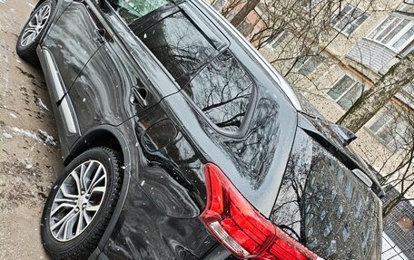 Mitsubishi Outlander III рестайлинг 3, 2018 год, 2 450 000 рублей, 20 фотография