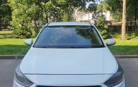 Hyundai Solaris II рестайлинг, 2019 год, 800 000 рублей, 1 фотография