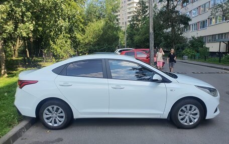 Hyundai Solaris II рестайлинг, 2019 год, 800 000 рублей, 4 фотография