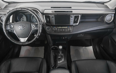 Toyota RAV4, 2019 год, 2 999 000 рублей, 14 фотография